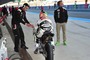 Das Racing Team Germany beim Jerez-Test mit Fahrer Efren Vazquez und Dirk Heidolf (re.)
