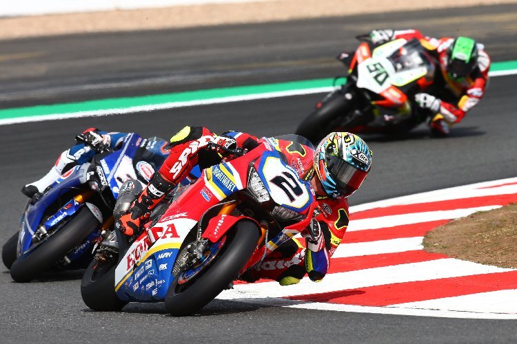 Leon Camier vor Melandri und Laverty