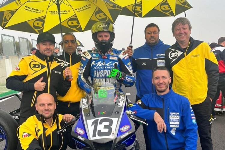 Anthony West und sein Maco Yamaha Team, das von Dunlop unterstützt wird