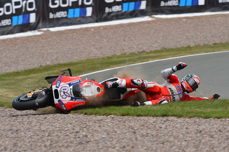 Andrea Dovizioso stürzte an achter Stelle in Turn 5