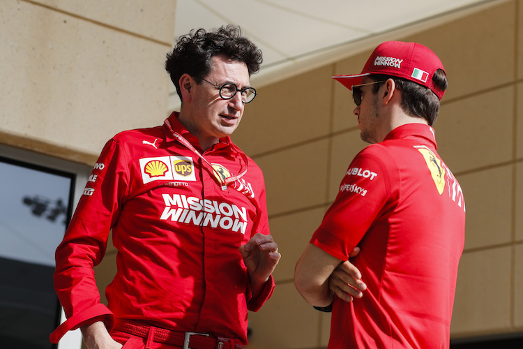 Mattia Binotto und Charles Leclerc