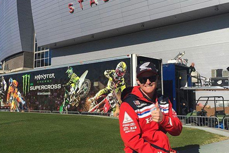 Trey Canard wird im 'University Of Phoenix' Stadium von Glendale nicht antreten