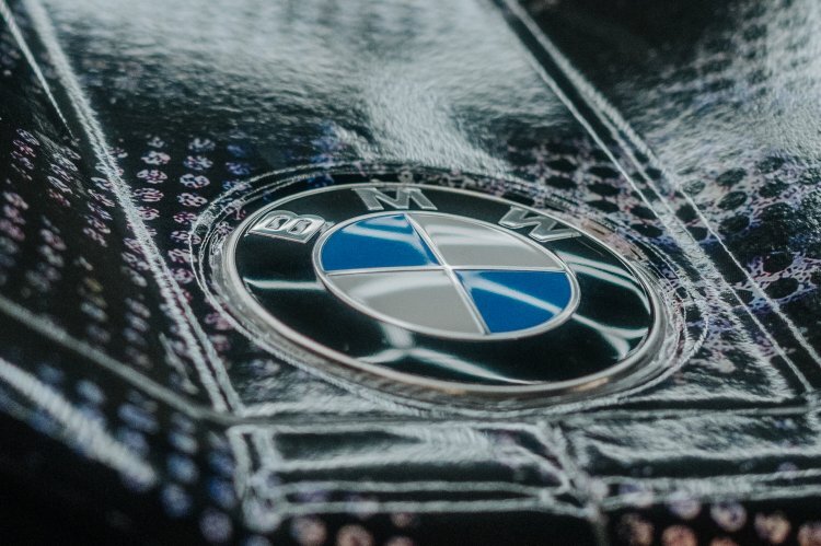 Detail der Front des BMW M Hybrid V8