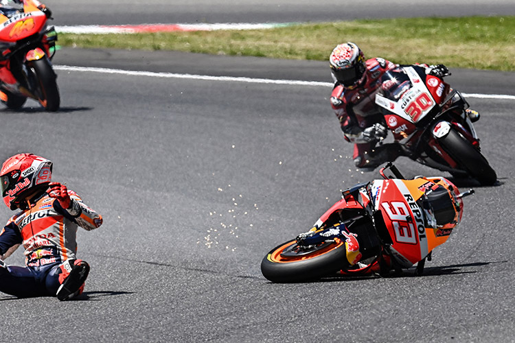 Im Rennen von Mugello saß Marc Márquez in Runde 2 bereits auf dem Hosenboden