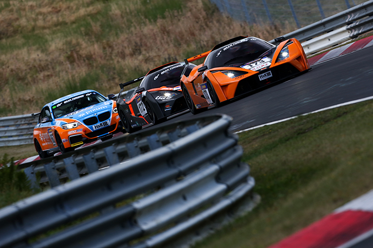 Perfekter Einstand für den KTM X-BOW GT4 in der VLN, Haase/ Hoffmeister siegen vor den Stuck-Brüdern.