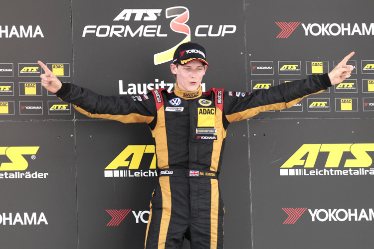 Triumph auf dem Lausitzring: Emil Bernstorff siegt im ersten Lauf