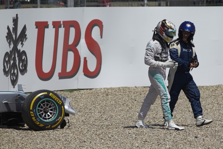 Der Crash von Lewis Hamilton