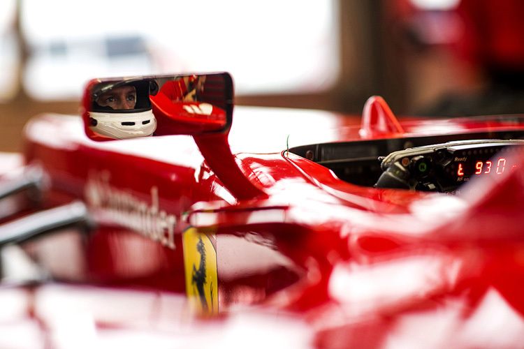 Sebastian Vettel bei seinem ersten Tag im Ferrari, Ende November 2014