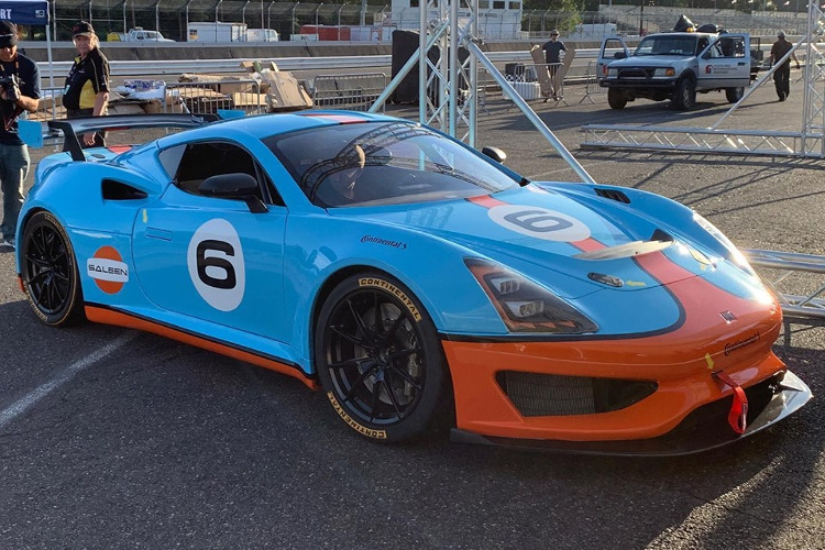 Erinnert an die bekannte Gulf-Lackierung: Das Saleen 1 Cup Car in Portland