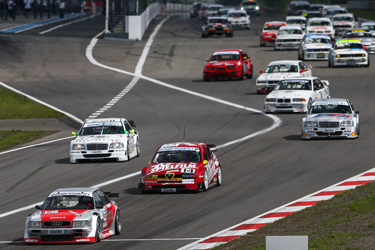 Die Tourenwagen Classics fahren am Nürburgring