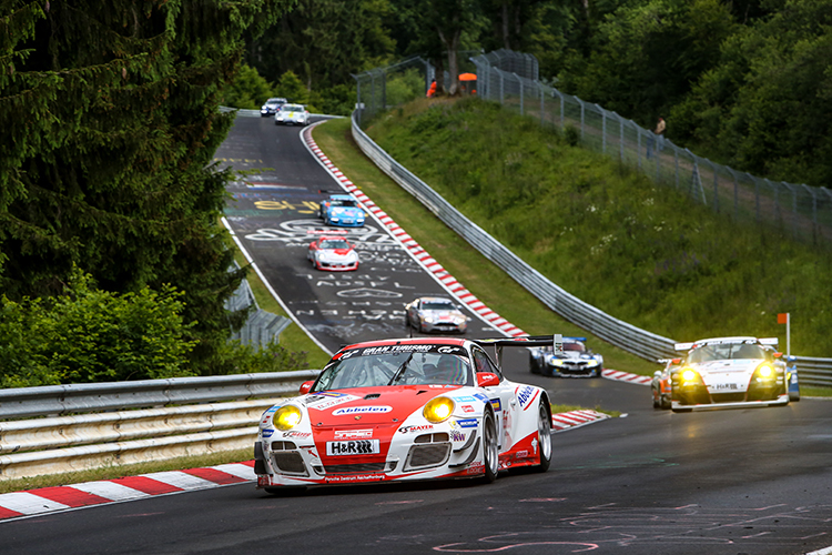 VLN Gesamtsieg No. 5 für das Frikadelli Racing Team und No. 200 für Porsche