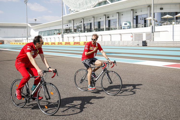 Vettel in Abu Dhabi mit seinem Renningenieur Riccardo Adami