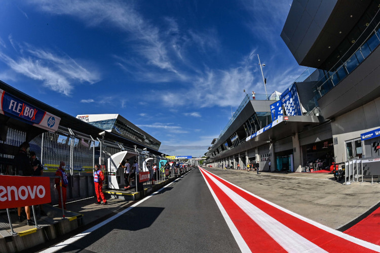 Ein Blick in die Boxengasse des Red Bull Rings