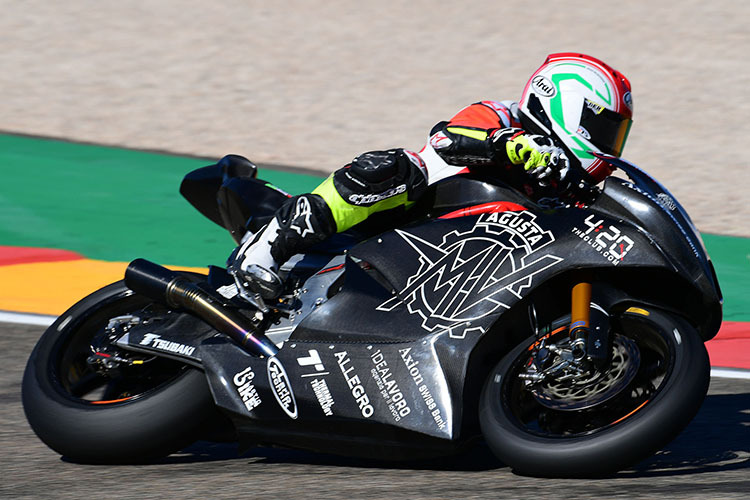 Lorenzo Lanzi beim Test in Aragón auf der Forward-Maschine mit Stahlrahmen und Triumph-Motor