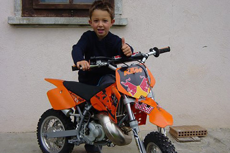Dupasquier erhielt mit fünf Jahren seine erste Motocross-Maschine
