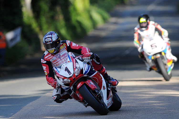 John McGuinness vor Bruce Anstey