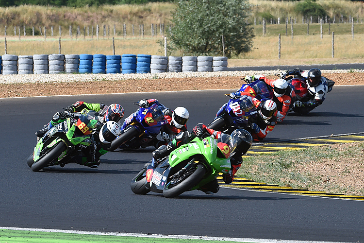 ERC-Superstock 600: Rafael Neuner (9) vor Kevin Ranner (69), Raimund Söllinger (verdeckt) und Lenny Ulbel (42)