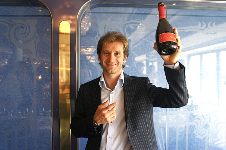 Jarno Trulli kümmert sich um seine erfolgreichen Weine