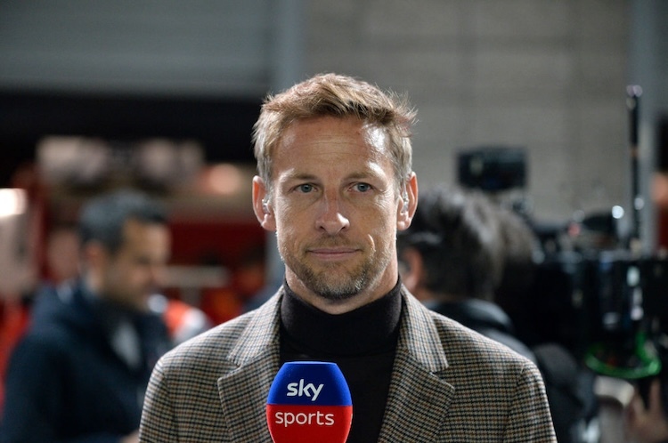 Jenson Button ist immer wieder im Fahrerlager als Experte vor Ort