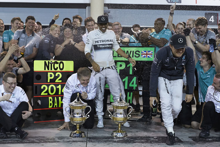 Ein Bild mit Symbolcharakter? hamilton feiert, Rosberg duckt sich