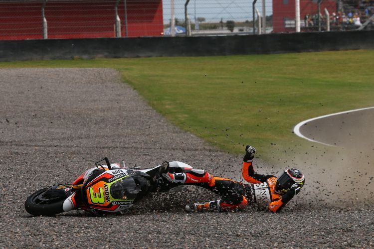Sturz von Simone Corsi , Moto2