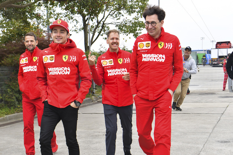 Charles Leclerc, Sebastian Vettel und Mattia Binotto