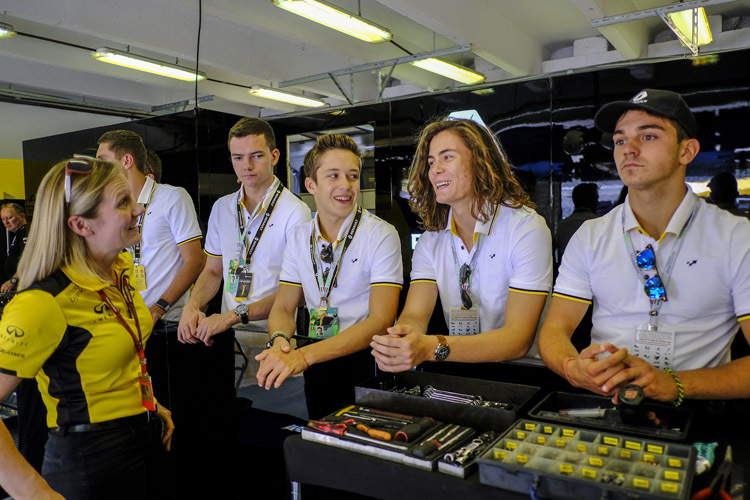 Die Renault-Talente durften die freien Trainings aus nächster Nähe miterleben