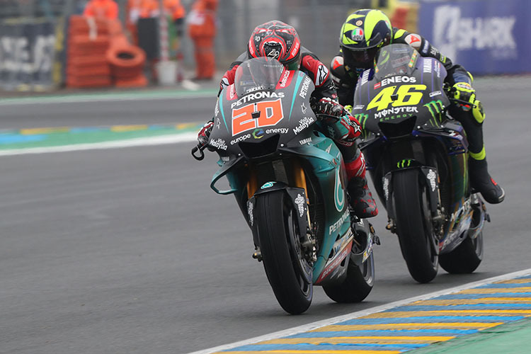 Valentino Rossi hinter  Rookie Fabio Quartararo, der Startplatz 10 holte