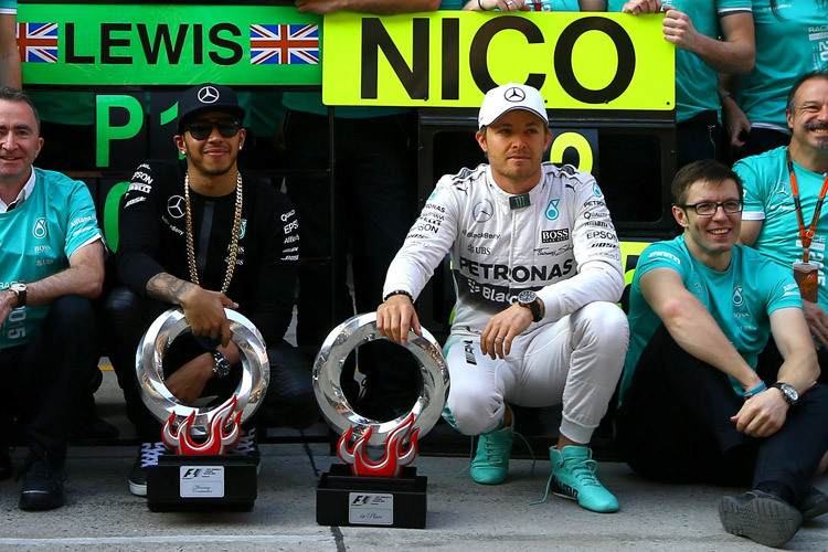 Gesichter sprechen Bände: Lewis Hamilton und Nico Rosberg nach dem China-GP