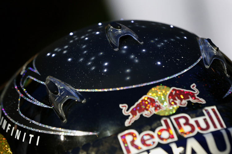 Auch ein Werk von Jens Munser: Sebastian Vettels LED-Helm vom Singapur-GP 2013