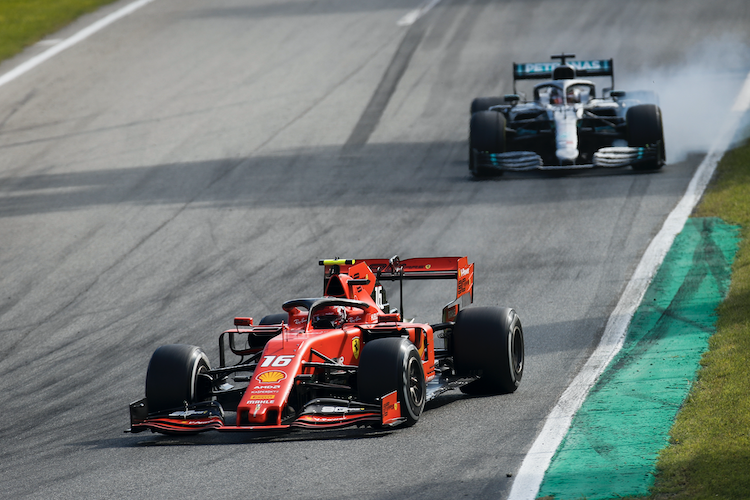 Lewis Hamilton wird sich strecken müssen, um Charles Leclerc einzuholen. Hier die beiden in Monza