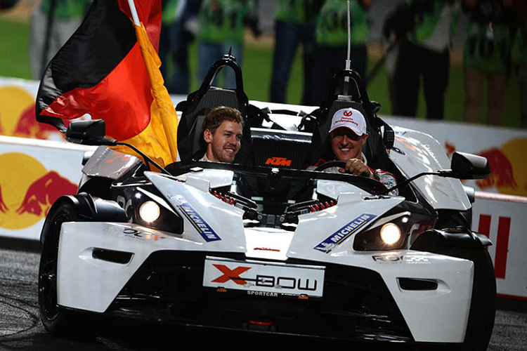 Sebastian Vettel und Michael Schumacher 2012 in Bangkok