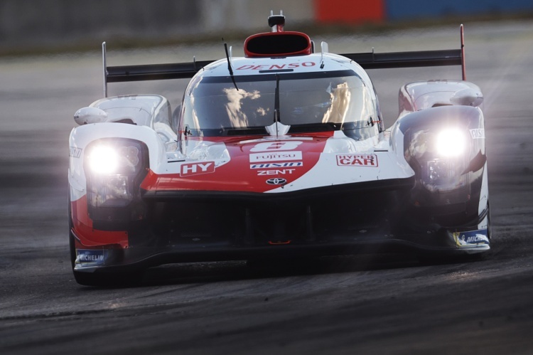 Diesen Toyota GR010 Hybrid pilotiert Sébastien Buemi