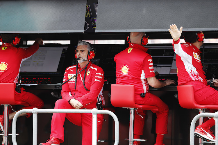 Maurizio Arrivabene am Ferrari-Kommandostand