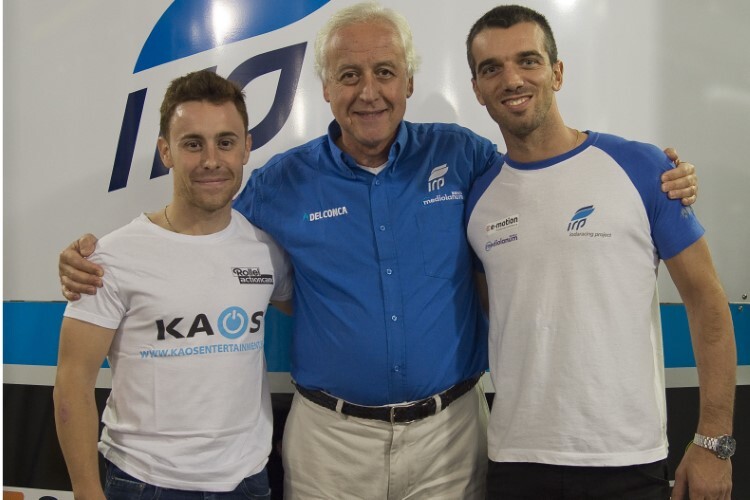 Sacchi (Mitte) hat einen Vertrag mit Vazquez (li.) und De Angelis