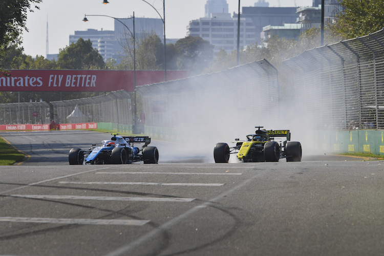 Daniel Ricciardo und Robert Kubica büssten ihre Frontflügel bereits in der ersten Runde ein