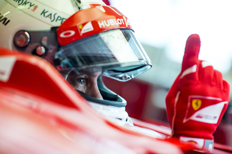 Wie lange dauert es, bis Sebastian Vettel im Ferrari den berühmten Finger zeigen darf?