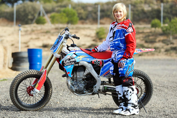 Joshua Bauer mit seinem Trainingsmotorrad