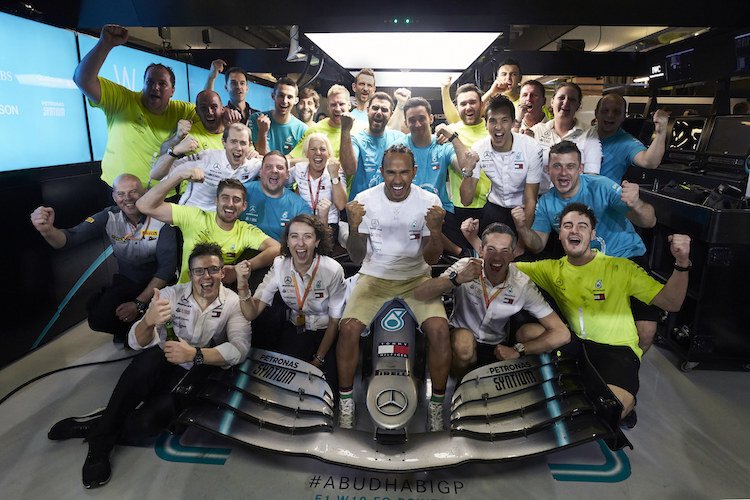 Lewis Hamilton fühlt sich pudelwohl bei Mercedes