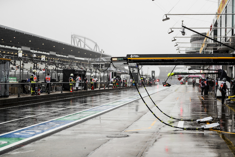 Das lange Warten zahlte sich nicht aus: Die GP-Stars durften am Trainingsfreitag wegen des Wetters nicht ausrücken