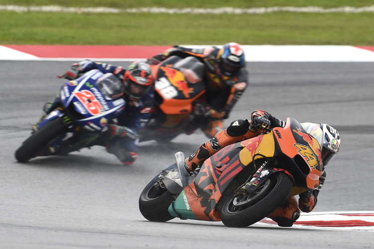 Pol Espargaro vor Maverick Vinales und Bradley Smith