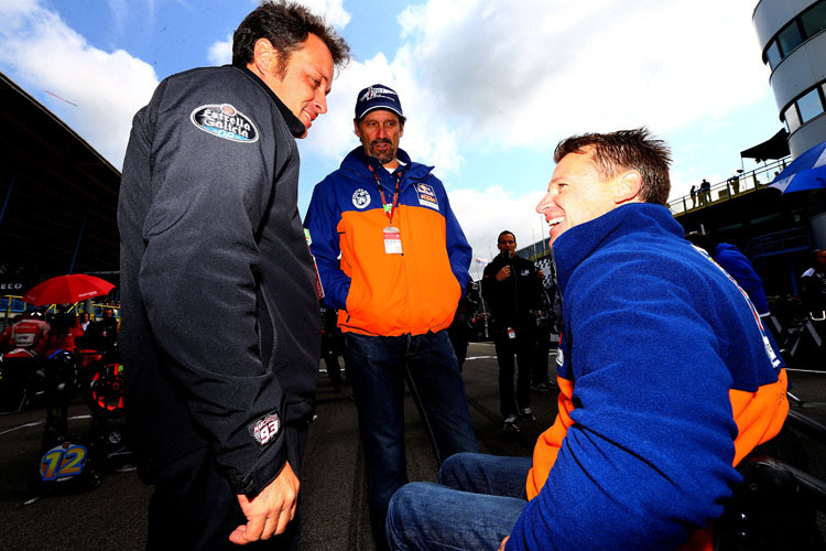 Emilio Alzamora mit Heinz Kinigadner und Pit Beirer (re.) von KTM