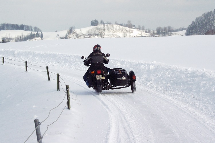 Manche fahren auch im Winter - und haben auch noch Spass daran!