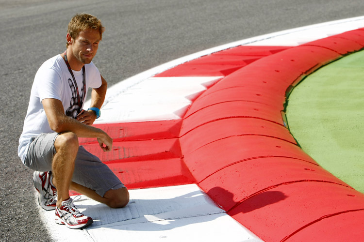 Umstritten: Die neuen Kerbs in Monza (hier mit Button)