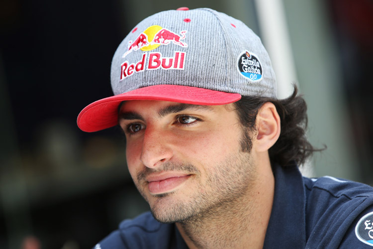 Carlos Sainz: «Glaubt ihr, mein Onkel oder Grossvater haben verstanden, warum Verstappen bestraft wurde und Hamilton nicht?»