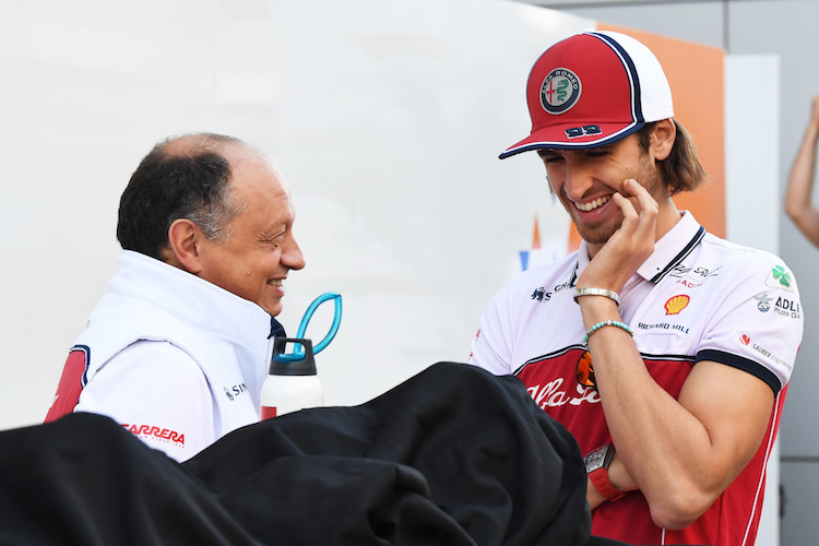 Alfa Romeo-Teamchef Frédéric Vasseur mit Schützling Antonio Giovinazzi