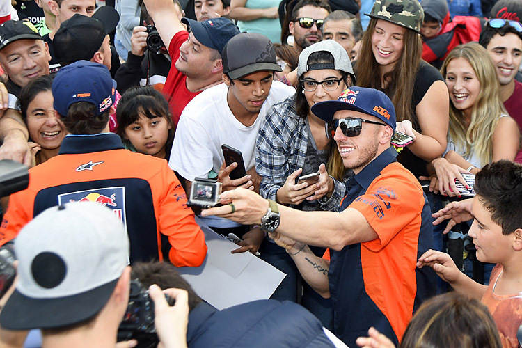 Antonio Cairoli mit Fans in Argentinien