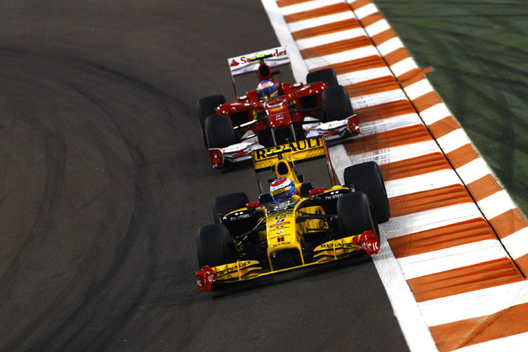 Fernando Alonso versauerte in Abu Dhabi hinter Vitaly Petrov 