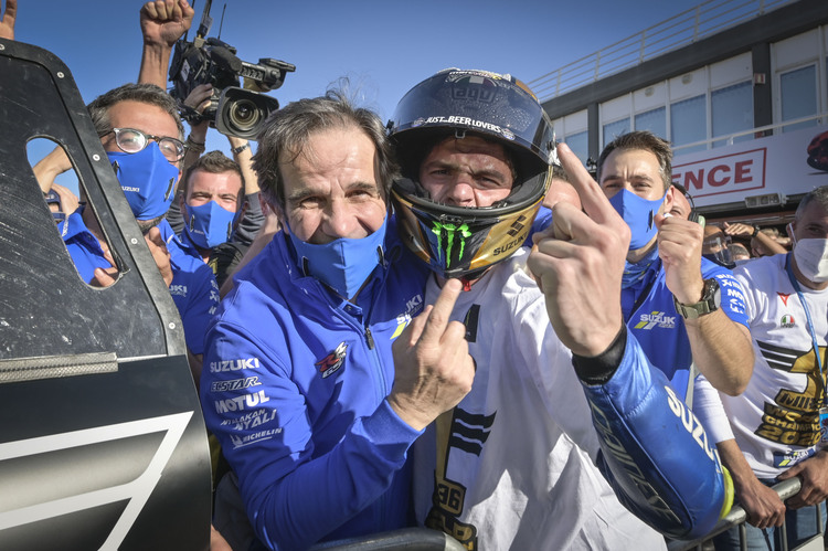 Davide Brivio jubelt mit Joan Mir über den Fahrertitel 2020