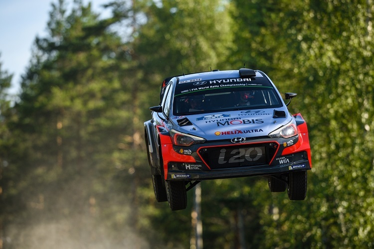 Thierry Neuville bei den finnischen Flugtagen